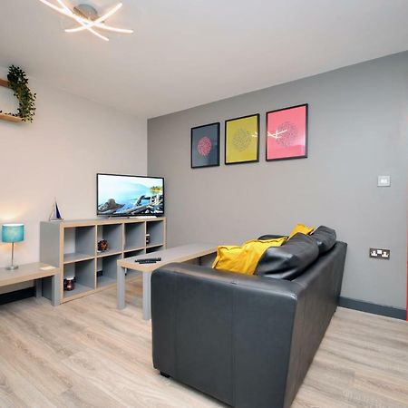 Stone'S Throw City Centre - Tv In Every Bedroom! Свонсі Екстер'єр фото