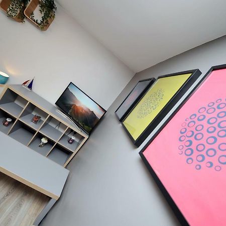 Stone'S Throw City Centre - Tv In Every Bedroom! Свонсі Екстер'єр фото