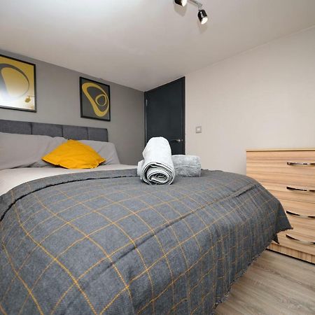 Stone'S Throw City Centre - Tv In Every Bedroom! Свонсі Екстер'єр фото