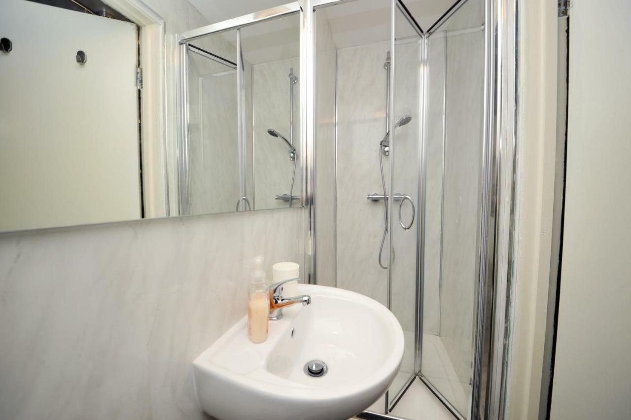 Stone'S Throw City Centre - Tv In Every Bedroom! Свонсі Екстер'єр фото