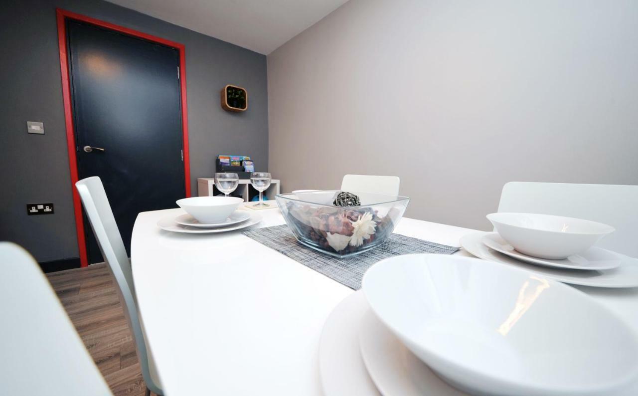 Stone'S Throw City Centre - Tv In Every Bedroom! Свонсі Екстер'єр фото