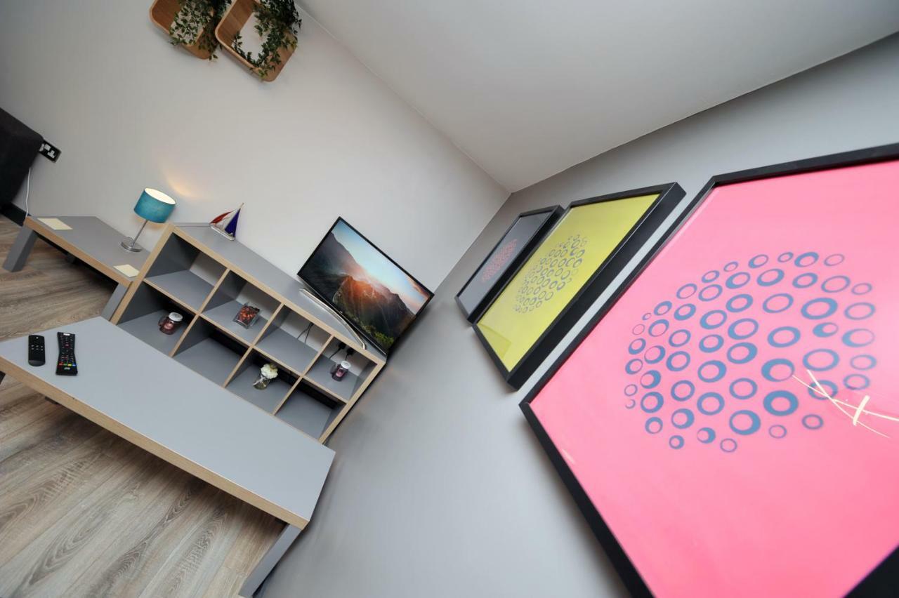 Stone'S Throw City Centre - Tv In Every Bedroom! Свонсі Екстер'єр фото