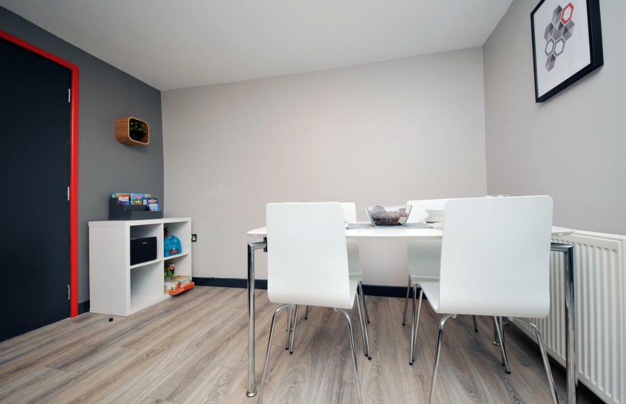 Stone'S Throw City Centre - Tv In Every Bedroom! Свонсі Екстер'єр фото