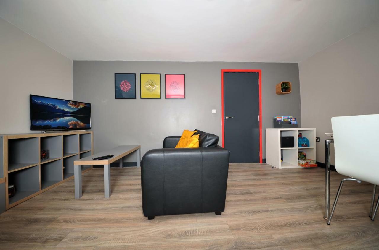 Stone'S Throw City Centre - Tv In Every Bedroom! Свонсі Екстер'єр фото
