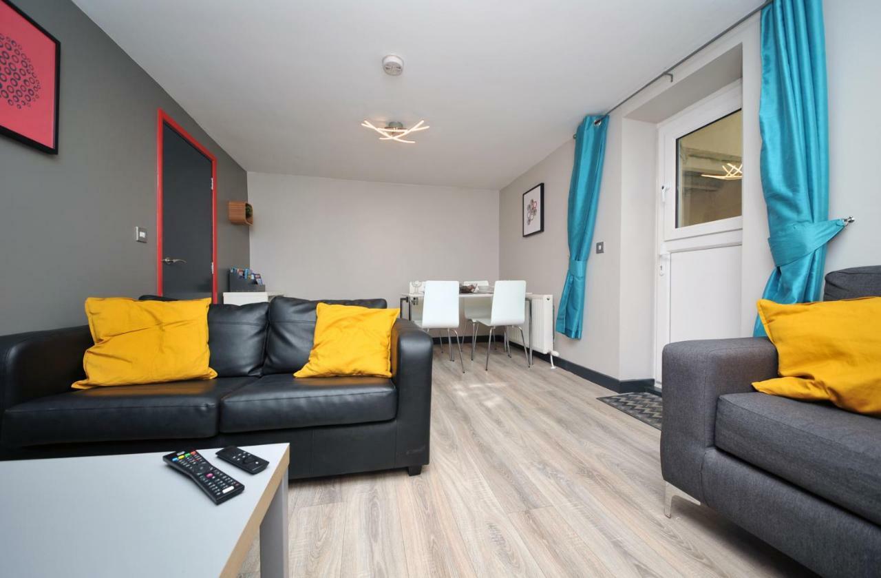 Stone'S Throw City Centre - Tv In Every Bedroom! Свонсі Екстер'єр фото