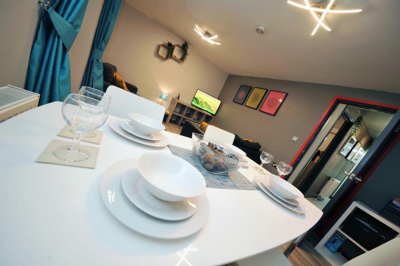 Stone'S Throw City Centre - Tv In Every Bedroom! Свонсі Екстер'єр фото